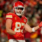 kelce-flips-‘switch’-for-playoffs,-explodes-in-kc-win