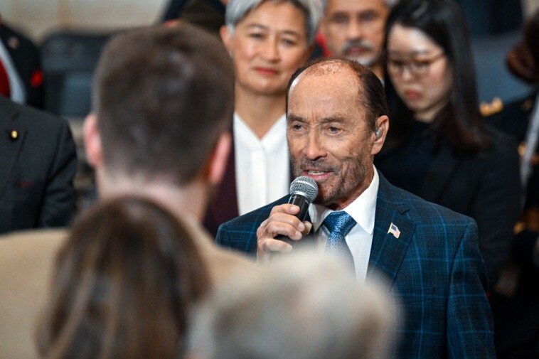 country-singer-lee-greenwood-sings-‘god-bless-the-usa.’-at-trump’s-inauguration