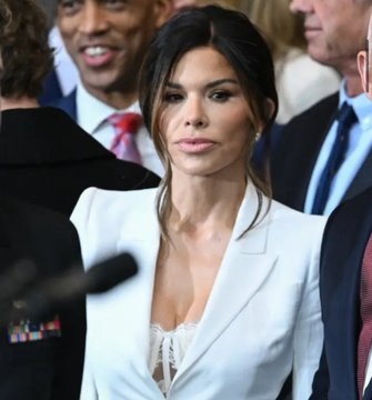 did-fiance-of-amazon-founder-jeff-bezos-think-she-was-auditioning-to-become-a-victoria’s-secret-model?…social-media-erupts-after-sanchez-shows-up-to-inauguration-in-white-lace-bra