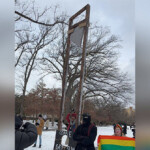 watch-—-‘come-get-sum’:-anti-trump-protesters-erect-mock-guillotine-on-inauguration-day