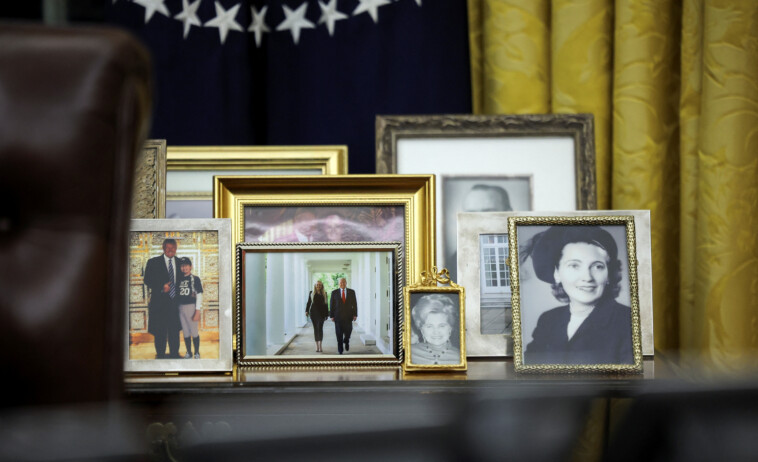 a-look-at-trump’s-new-oval-office-—-decorated-with-family-photos,-other-personal-touches