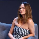 in-true-shocker-chrissy-teigen-has-the-best-take-on-tiktok-shutdown-–-we-never-saw-it-coming