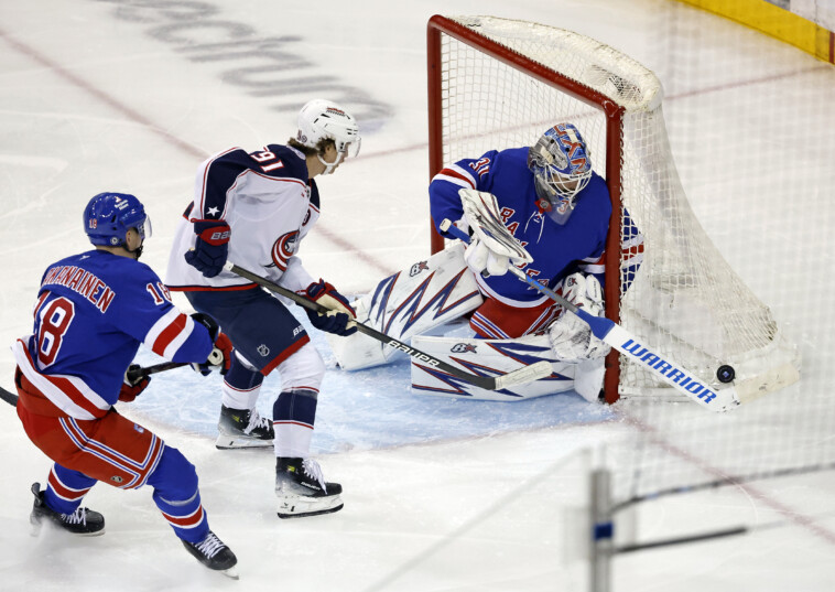 igor-shesterkin-is-controlling-his-rebounds-so-the-rangers-can-continue-theirs