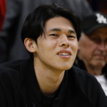 roki-sasaki-meets-lebron-james,-watches-as-lakers-star-records-121st-career-triple-double