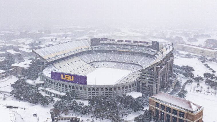 ‘never-seen-a-day-like-this’:-historic-storm-brings-blanket-of-snow-to-deep-south