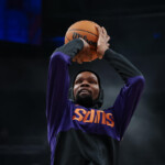 while-trade-rumors-swirl,-kevin-durant-believes-he-can-lift-suns:-‘i-ain’t-a-regular-36-year-old’