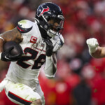 texans-rb-joe-mixon-says-nfl-fined-him-$25k-over-ref-criticism-he-didn’t-make