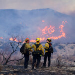 sepulveda-fire-looms-over-bel-air-while-‘nuclear’-hughes-blaze-burns-toward-town-of-20k-people-in-la-county