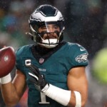 eagles’-hurts-‘progressing,’-may-wear-knee-brace