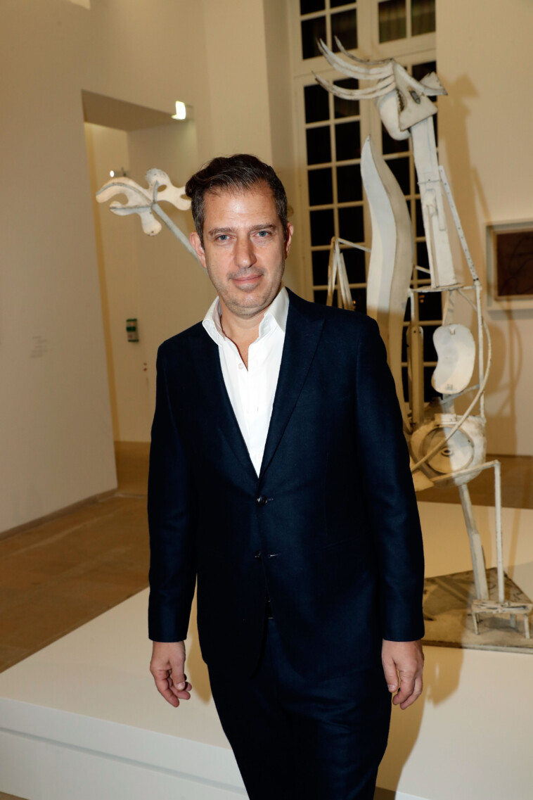 famed-sculptor-alexander-calder’s-grandson-lied-about-damage-to-artwork,-ambushed-$8m-sale:-suit