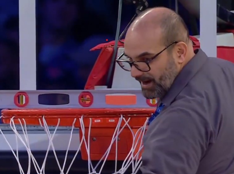 knicks-kings-game-delayed-to-check-rim-after-og-anunoby-dunk