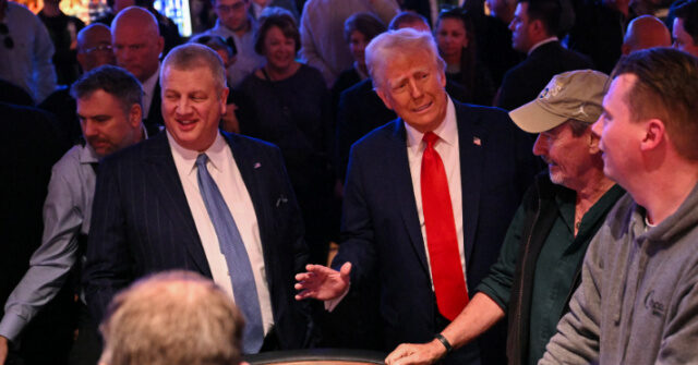 trump-stops-by-craps-table-during-visit-to-las-vegas-casino