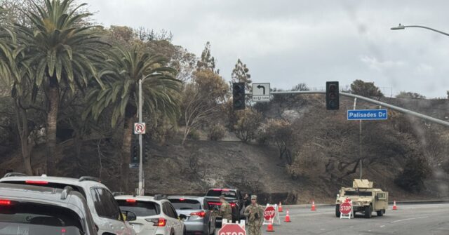 trump-effect:-some-palisades-residents-visit-homes-for-first-time-since-fire-after-president’s-visit