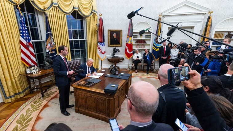 inside-the-oval-office:-what-biden-decor-did-trump-ditch?