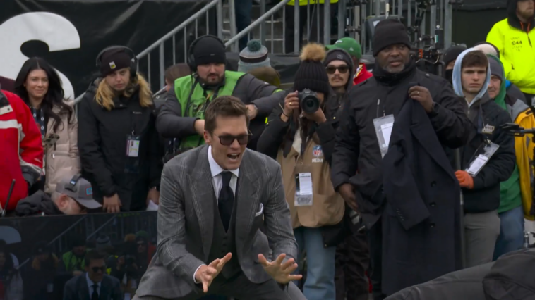 tom-brady-looks-like-he-can-still-play-qb-with-pass-to-gronk-before-nfc-championship-game