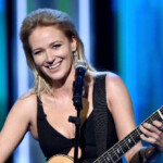 jewel-defends-performing-at-robert-f-kennedy-jr.’s-maha-ball,-apologizes-to-gay-fans