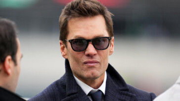 tom-brady-played-in-10-super-bowls,-now-gets-to-do-his-1st-as-announcer-at-fox