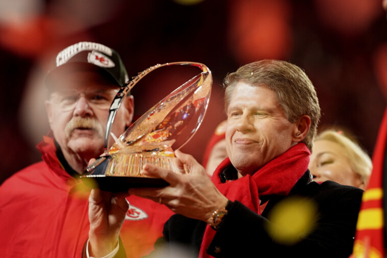 chiefs-owner-clark-hunt-crushed-by-fans-for-‘robot’-afc-championship-speech