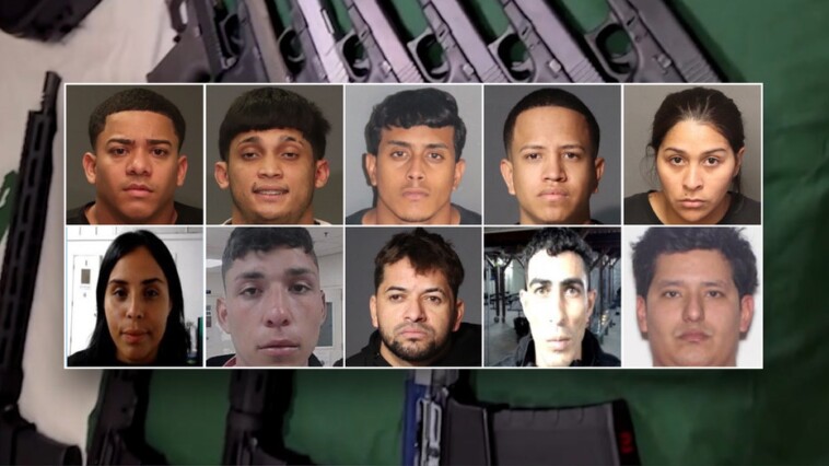 migrant-tda-gang-member-breaks-officer’s-arm-as-10-indicted-in-massive-guns,-drug-running-operation:-police