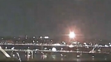 video-shows-dc-plane-crash-involving-american-airlines-flight,-black-hawk-helicopter