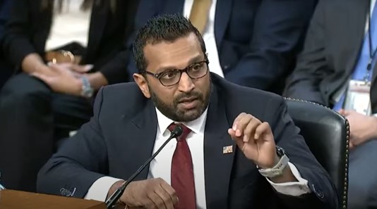 lol:-kash-patel-makes-loathsome-senator-adam-schiff-look-like-a-total-fool-while-debating-the-word-‘we’-after-gotcha-question-from-schiff-(video)