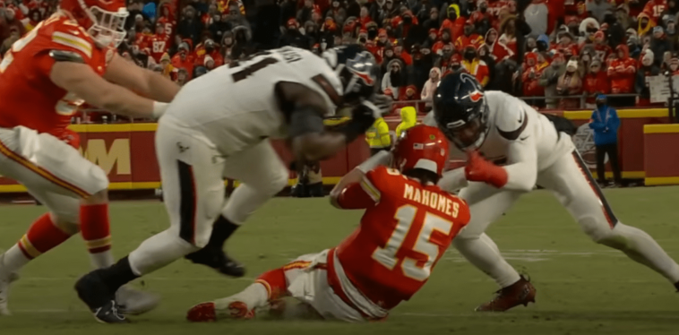 troy-aikman:-why-i-called-out-refs-on-patrick-mahomes-hit