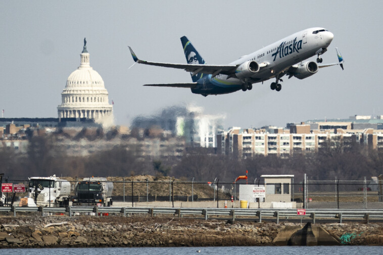 ronald-reagan-washington-‘one-of-the-most-demanding-airports’-for-pilots,-who-face-‘helicopter-alley’