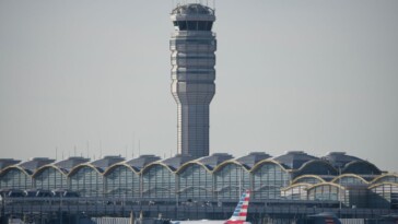 day-before-dc-crash,-there-was-a-near-miss-at-reagan-national-airport-with-eerily-similar-details