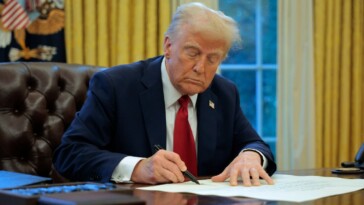 trump-has-four-sobering-words-before-signing-executive-orders-in-wake-of-dc-air-collision