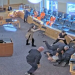 wild-video-shows-murder-suspect-being-attacked-in-court-by-dead-woman’s-uncle,-who-allegedly-said-it-was-‘worth-every-moment’