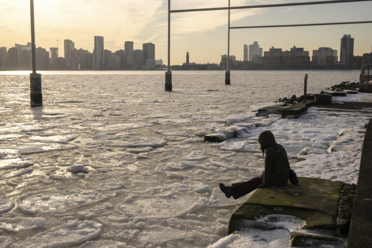 first-of-back-to-back-ice-storms-threatens-22-states-from-midwest-to-northeast