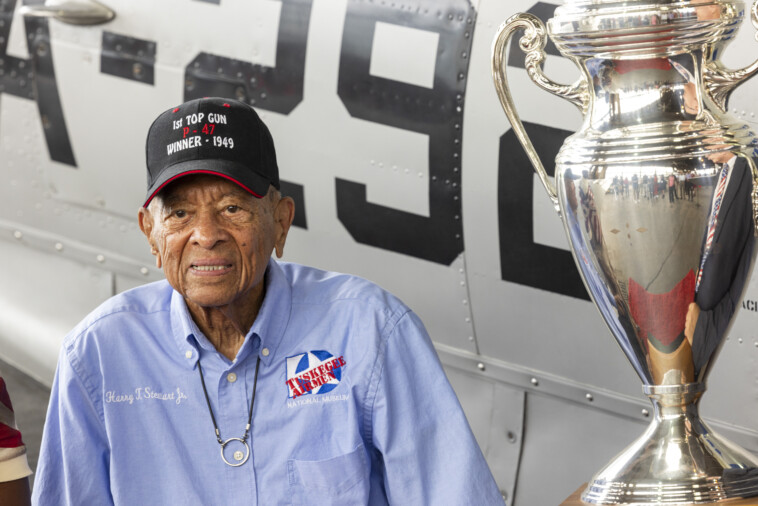 decorated-pilot-harry-stewart-jr.,-one-of-the-last-surviving-tuskegee-airmen,-dead-at-100