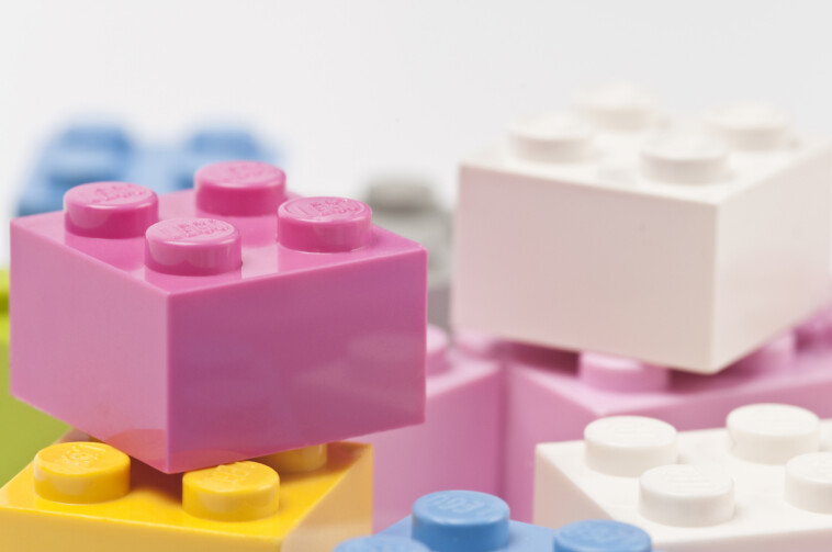 london-museum-mocked-for-suggesting-lego-bricks-can-be-‘anti-lgbt’