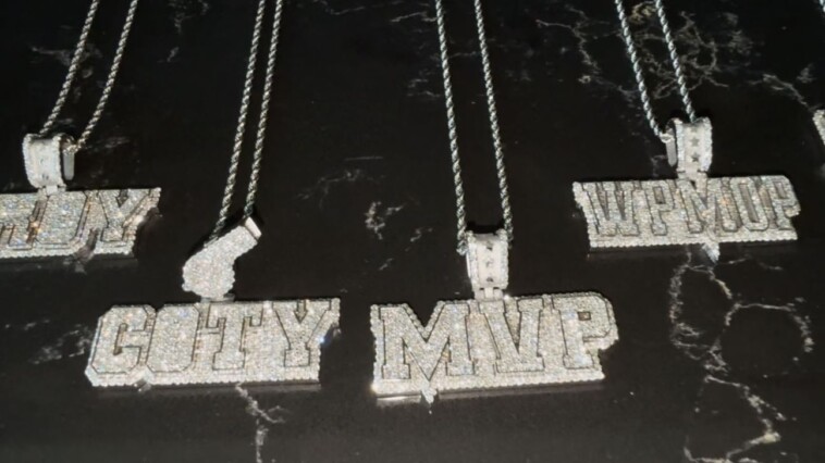 ‘such-a-beautiful-thing’:-mvp,-dpoy-among-major-nfl-award-winners-to-receive-custom-jewelry