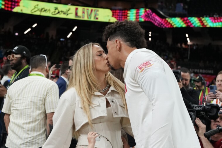 patrick-mahomes-kisses-wife-brittany-before-start-of-super-bowl-2025