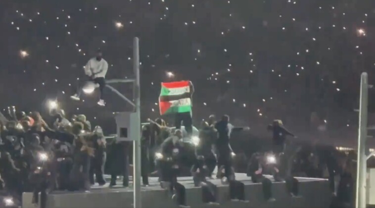 pro-palestinian-protester-interrupts-kendrick-lamar’s-‘worst’-super-bowl-halftime-show