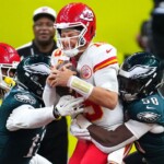 by-the-numbers:-how-interceptions-and-sacks-defined-struggles-of-chiefs-qb-patrick-mahomes