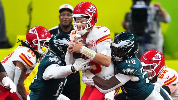 by-the-numbers:-how-interceptions-and-sacks-defined-struggles-of-chiefs-qb-patrick-mahomes