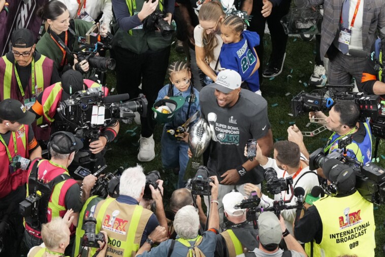 saquon-barkley-joined-by-family-for-heartfelt-eagles-super-bowl-2025-celebration