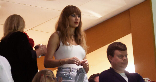 watch:-taylor-swift-reacts-after-being-met-with-torrent-of-boos-at-super-bowl