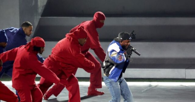 watch:-protester-unfurls-palestinian-flag-at-super-bowl-halftime-show,-gets-apprehended