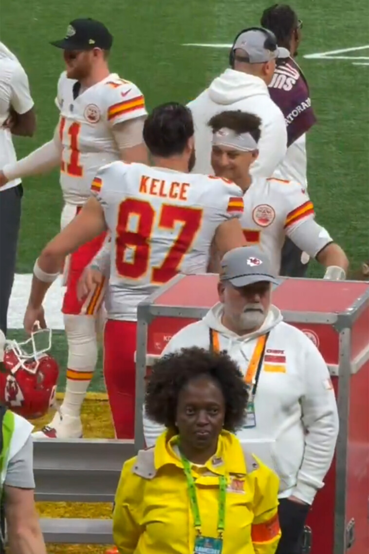 patrick-mahomes,-travis-kelce-share-touching-sideline-moment-at-end-of-super-bowl-2025