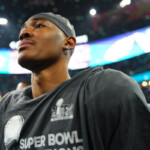 eagles-wr-devonta-smith-becomes-5th-player-to-win-super-bowl,-ncaa-national-title-and-heisman-trophy