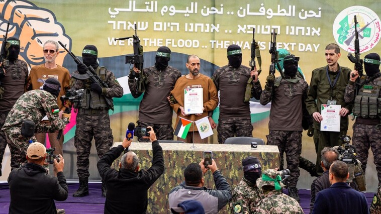 israeli-cabinet-backs-trump’s-demand-for-hamas-to-release-all-hostages-by-saturday-deadline