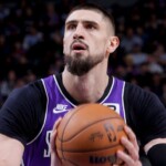 free-agent-center-len-agrees-to-deal-with-lakers