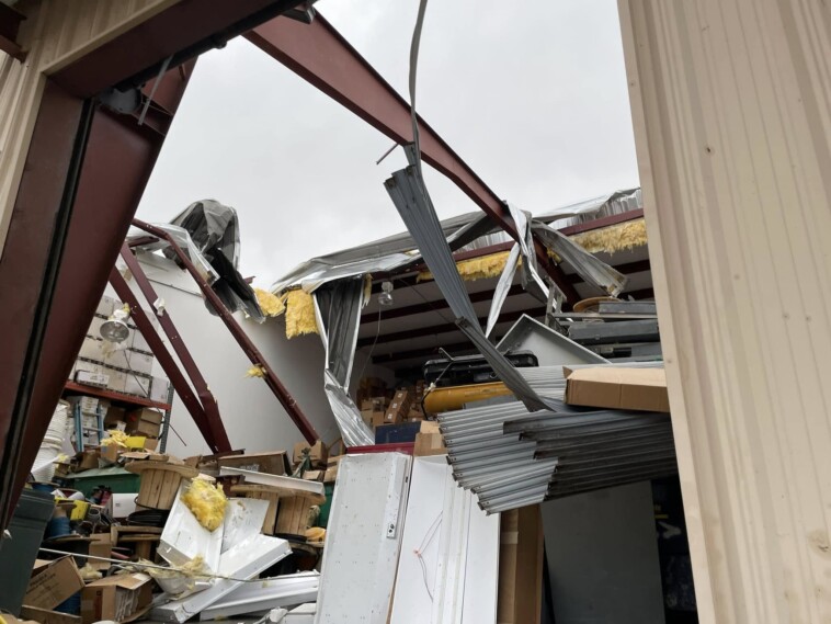 possible-tornado-leaves-3-hurt,-buildings-damaged-along-florida-panhandle