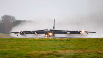 american-b-52-heavy-bombers-arrive-in-uk-as-tensions-heat-up-in-middle-east:-report