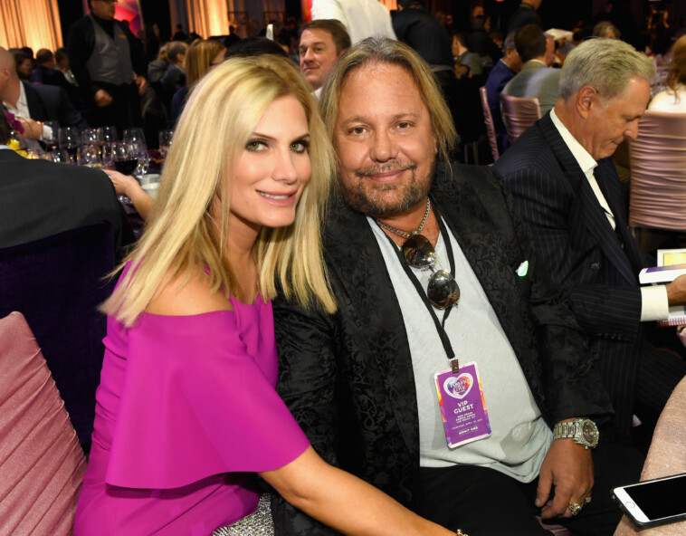 motley-crue’s-vince-neil-survived-plane-crash-that-killed-pilot,-injured-girlfriend-by-celebrating-birthday-in-florida:-pal