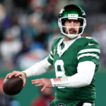 aaron-rodgers-won’t-return-to-jets-in-2025-as-team-decides-to-‘move-in-a-different-direction’