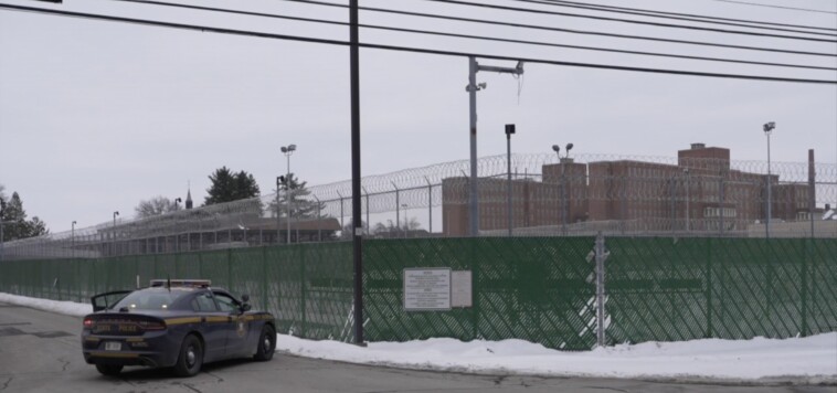 ny-prison-still-on-lockdown-as-guards-retake-control-of-dorms-from-inmates,-search-cell-blocks